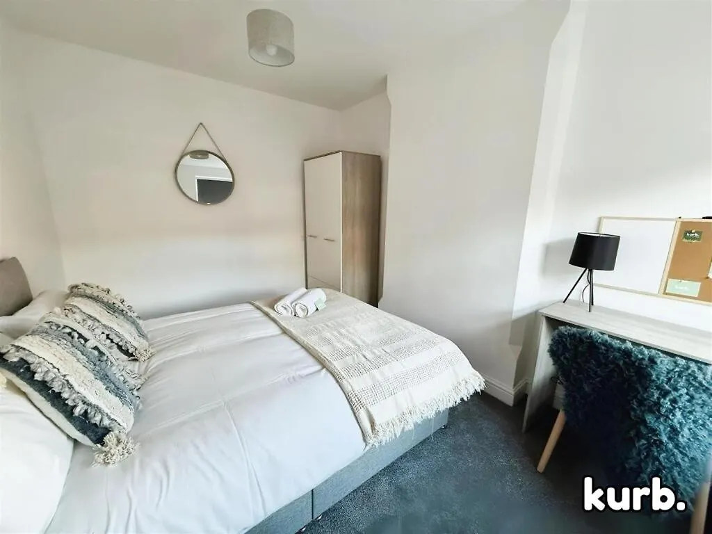 Avon Villa - 4 Bedroom House Nottingham