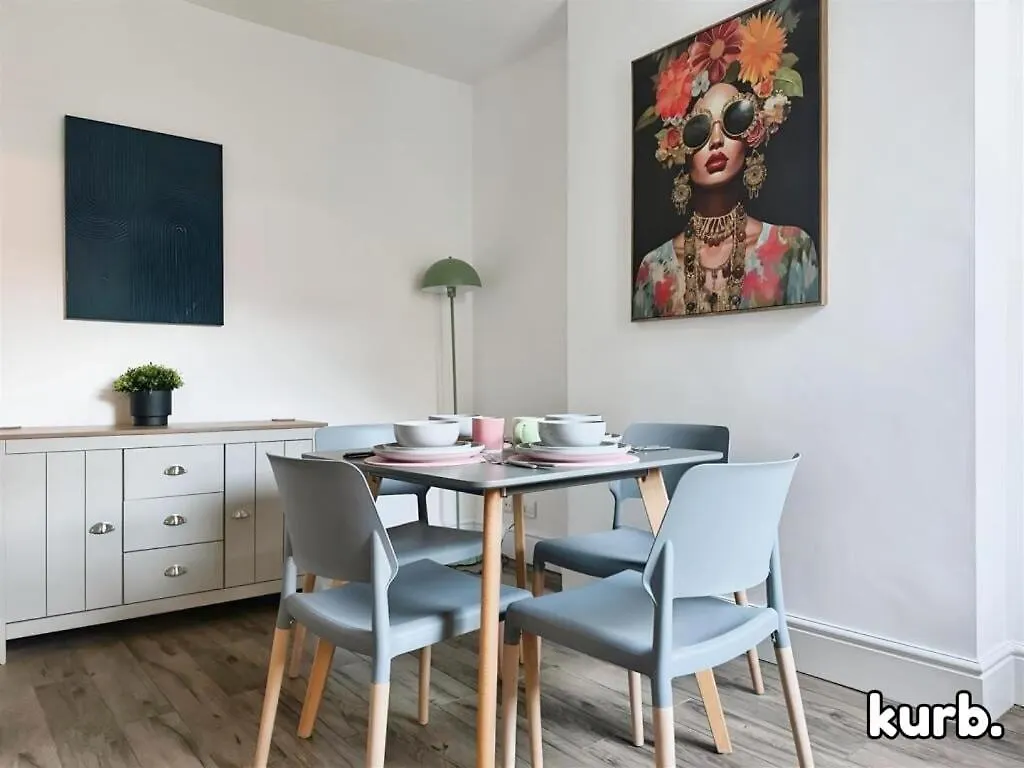 Avon Villa - 4 Bedroom House Nottingham